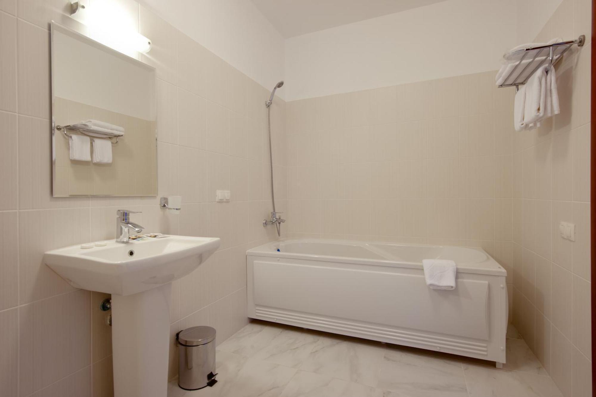 Geneva Resort Hotel Odessa Buitenkant foto